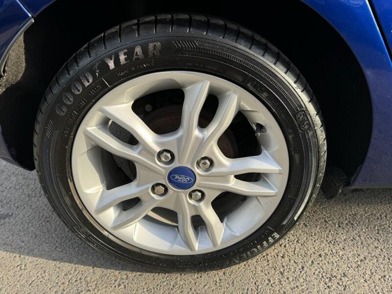 FORD FIESTA FIESTA 1.0T EcoBoost Zetec Hatchback 5dr Petrol Powershift Euro 5 (100 ps) FULL SERVICE HISTORY - 12 - U810