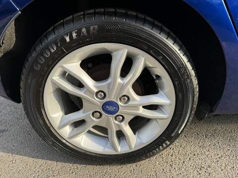 FORD FIESTA FIESTA 1.0T EcoBoost Zetec Hatchback 5dr Petrol Powershift Euro 5 (100 ps) FULL SERVICE HISTORY - 12 - U810
