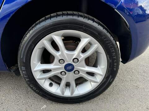 FORD FIESTA FIESTA 1.0T EcoBoost Zetec Hatchback 5dr Petrol Powershift Euro 5 (100 ps) FULL SERVICE HISTORY - 12 - U810