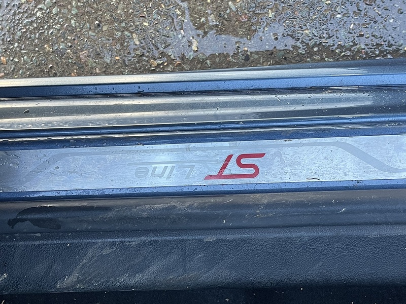 FORD FOCUS FOCUS 1.0 ST-LINE 5d 123 BHP ST LINE + AUTO + SERVICE - U862