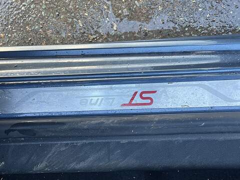 FORD FOCUS FOCUS 1.0 ST-LINE 5d 123 BHP ST LINE + AUTO + SERVICE - U862