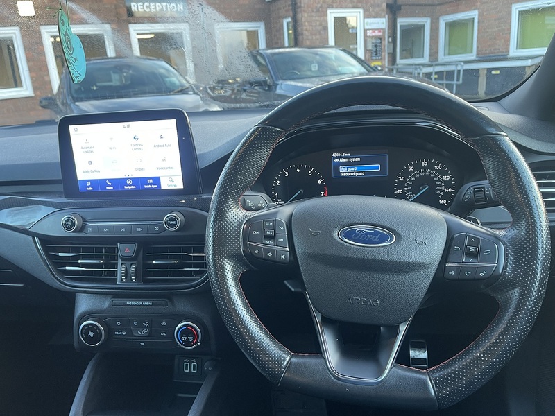 FORD FOCUS FOCUS 1.0 ST-LINE 5d 123 BHP ST LINE + AUTO + SERVICE - U862