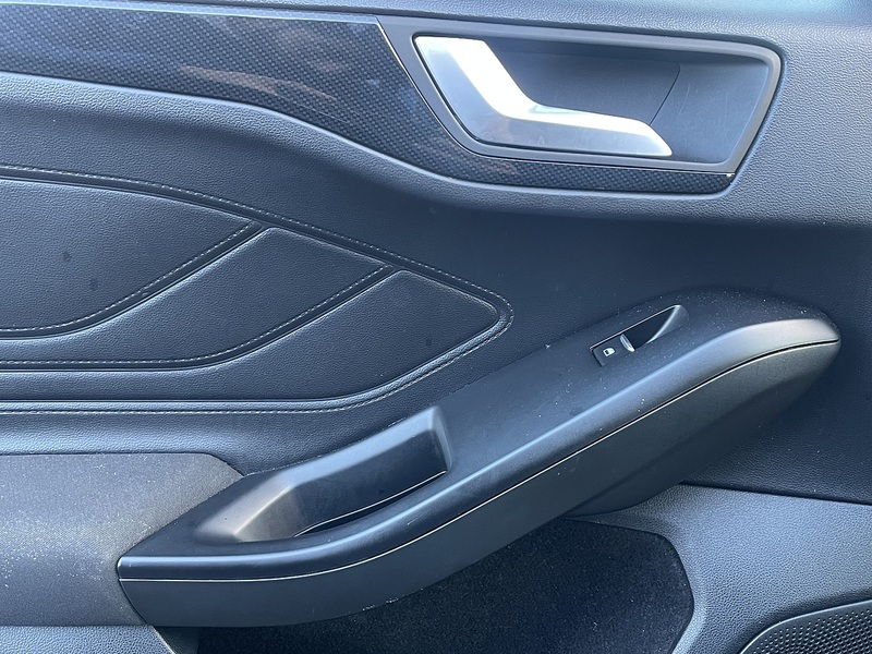 FORD FOCUS FOCUS 1.0 ST-LINE 5d 123 BHP ST LINE + AUTO + SERVICE - U862