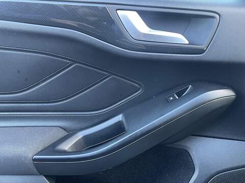 FORD FOCUS FOCUS 1.0 ST-LINE 5d 123 BHP ST LINE + AUTO + SERVICE - U862