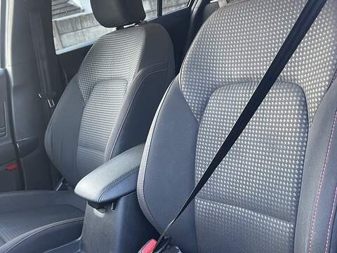 FORD FOCUS FOCUS 1.0 ST-LINE 5d 123 BHP ST LINE + AUTO + SERVICE - U862