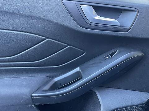 FORD FOCUS FOCUS 1.0 ST-LINE 5d 123 BHP ST LINE + AUTO + SERVICE - U862