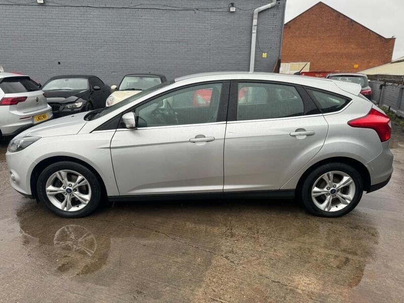 FORD FOCUS FOCUS 1.6L ZETEC 5d AUTO 124 BHP 12 MONTHS MOT - JUST SERVICED - U890