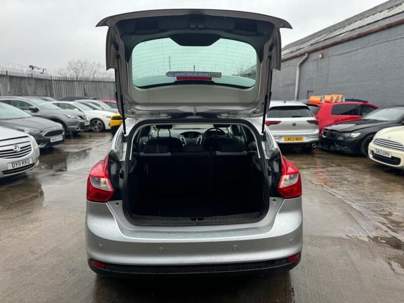 FORD FOCUS FOCUS 1.6L ZETEC 5d AUTO 124 BHP 12 MONTHS MOT - JUST SERVICED - U890