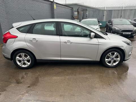 FORD FOCUS FOCUS 1.6L ZETEC 5d AUTO 124 BHP 12 MONTHS MOT - JUST SERVICED - U890