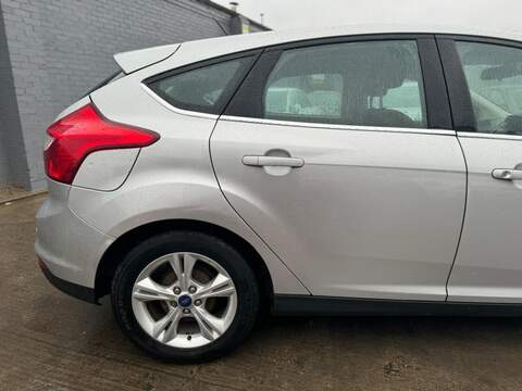 FORD FOCUS FOCUS 1.6L ZETEC 5d AUTO 124 BHP 12 MONTHS MOT - JUST SERVICED - U890