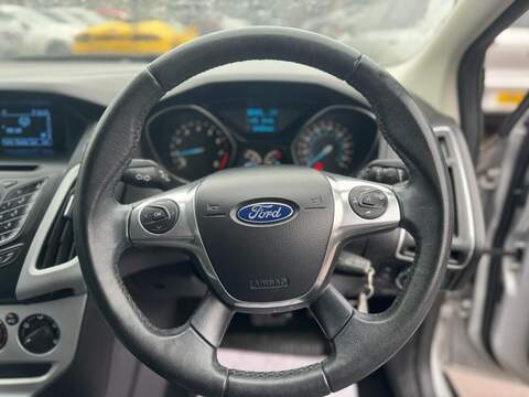 FORD FOCUS FOCUS 1.6L ZETEC 5d AUTO 124 BHP 12 MONTHS MOT - JUST SERVICED - U890