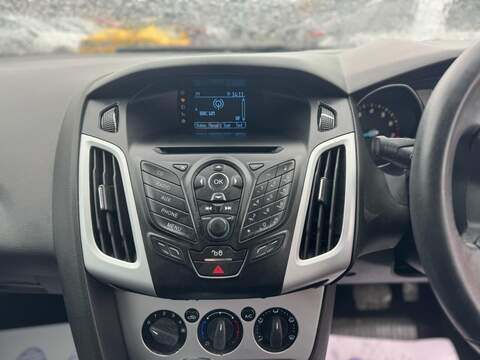 FORD FOCUS FOCUS 1.6L ZETEC 5d AUTO 124 BHP 12 MONTHS MOT - JUST SERVICED - U890