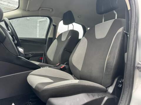 FORD FOCUS FOCUS 1.6L ZETEC 5d AUTO 124 BHP 12 MONTHS MOT - JUST SERVICED - U890