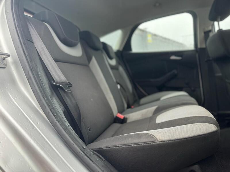 FORD FOCUS FOCUS 1.6L ZETEC 5d AUTO 124 BHP 12 MONTHS MOT - JUST SERVICED - U890