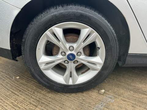 FORD FOCUS FOCUS 1.6L ZETEC 5d AUTO 124 BHP 12 MONTHS MOT - JUST SERVICED - U890