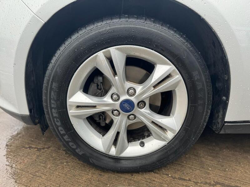 FORD FOCUS FOCUS 1.6L ZETEC 5d AUTO 124 BHP 12 MONTHS MOT - JUST SERVICED - U890