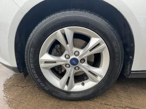 FORD FOCUS FOCUS 1.6L ZETEC 5d AUTO 124 BHP 12 MONTHS MOT - JUST SERVICED - U890