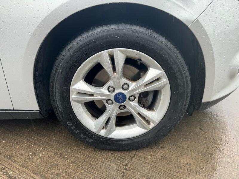 FORD FOCUS FOCUS 1.6L ZETEC 5d AUTO 124 BHP 12 MONTHS MOT - JUST SERVICED - U890