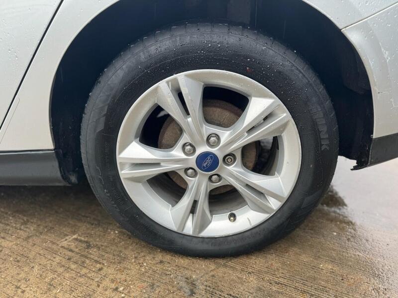 FORD FOCUS FOCUS 1.6L ZETEC 5d AUTO 124 BHP 12 MONTHS MOT - JUST SERVICED - U890