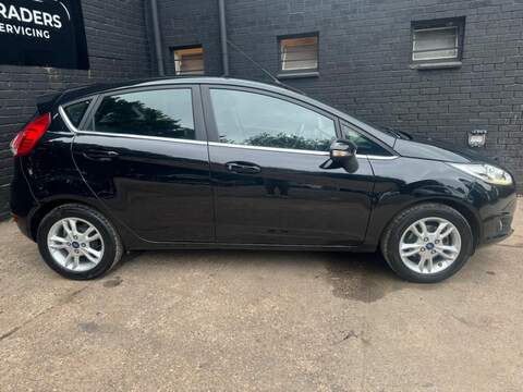 FORD FIESTA FIESTA 1.6L ZETEC 5d AUTO 104 BHP SERVICE HISTORY - 12 MONTHS MOT - U892