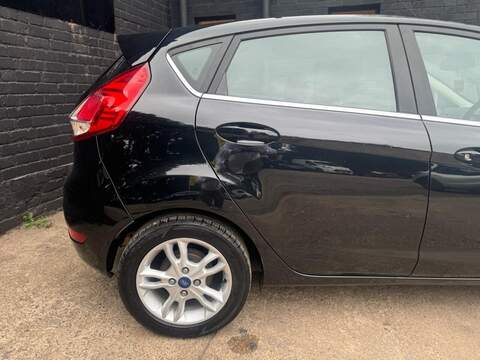 FORD FIESTA FIESTA 1.6L ZETEC 5d AUTO 104 BHP SERVICE HISTORY - 12 MONTHS MOT - U892