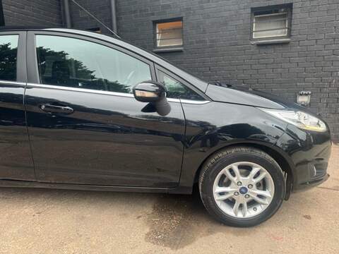 FORD FIESTA FIESTA 1.6L ZETEC 5d AUTO 104 BHP SERVICE HISTORY - 12 MONTHS MOT - U892