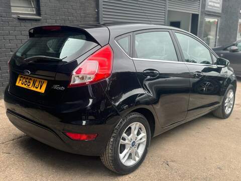 FORD FIESTA FIESTA 1.6L ZETEC 5d AUTO 104 BHP SERVICE HISTORY - 12 MONTHS MOT - U892