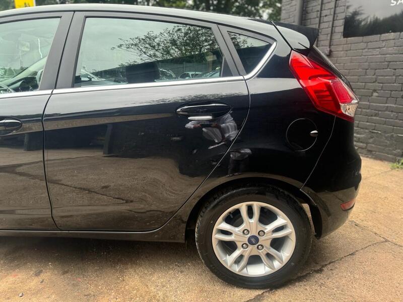 FORD FIESTA FIESTA 1.6L ZETEC 5d AUTO 104 BHP SERVICE HISTORY - 12 MONTHS MOT - U892