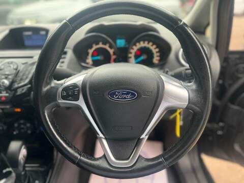 FORD FIESTA FIESTA 1.6L ZETEC 5d AUTO 104 BHP SERVICE HISTORY - 12 MONTHS MOT - U892