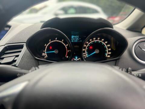 FORD FIESTA FIESTA 1.6L ZETEC 5d AUTO 104 BHP SERVICE HISTORY - 12 MONTHS MOT - U892