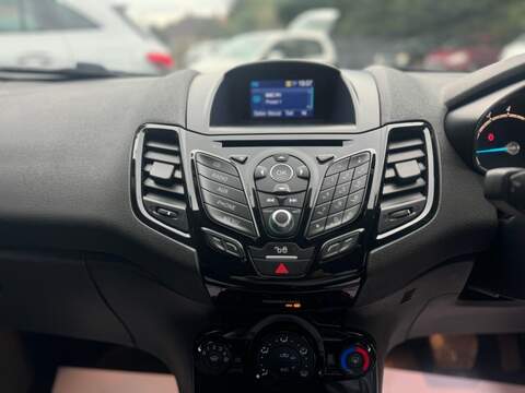 FORD FIESTA FIESTA 1.6L ZETEC 5d AUTO 104 BHP SERVICE HISTORY - 12 MONTHS MOT - U892