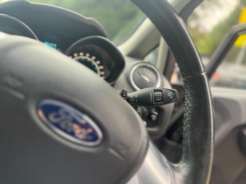 FORD FIESTA FIESTA 1.6L ZETEC 5d AUTO 104 BHP SERVICE HISTORY - 12 MONTHS MOT - U892