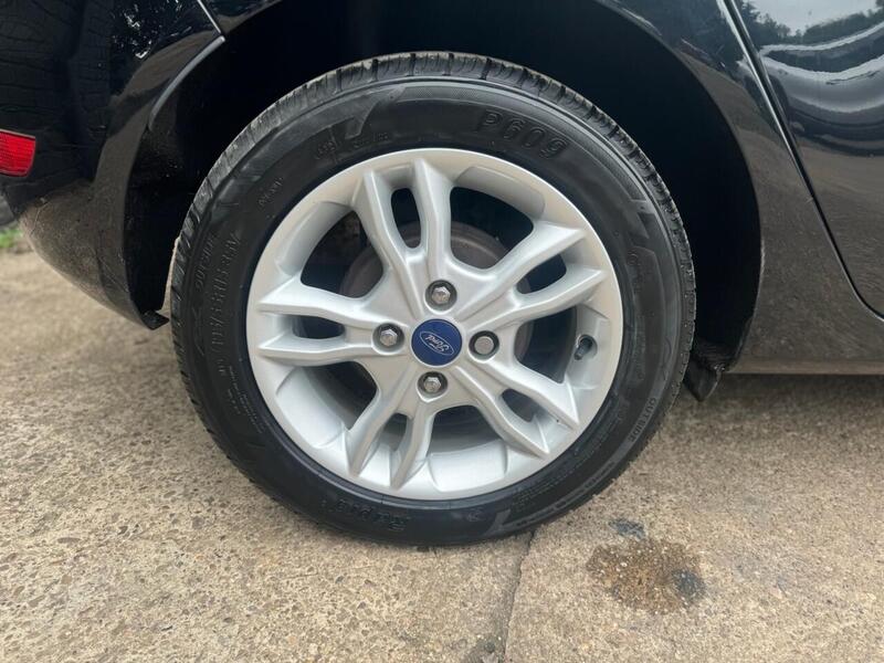 FORD FIESTA FIESTA 1.6L ZETEC 5d AUTO 104 BHP SERVICE HISTORY - 12 MONTHS MOT - U892