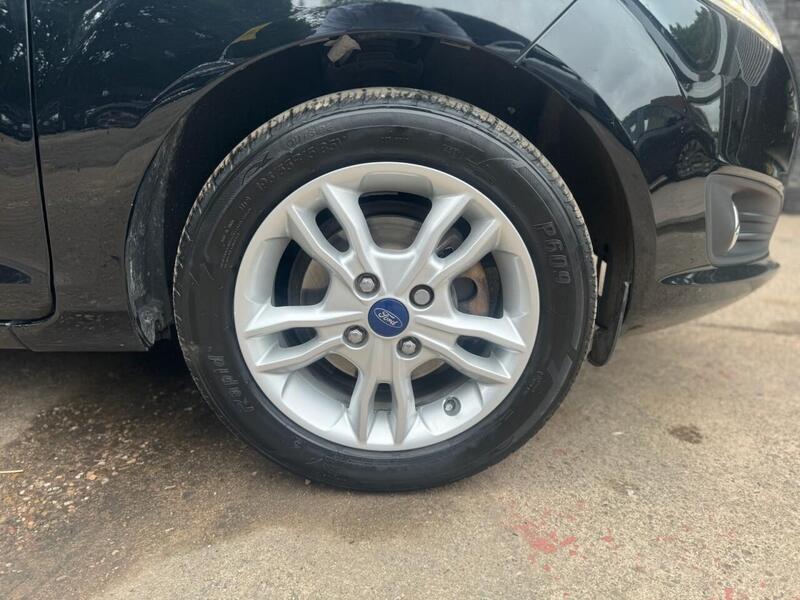 FORD FIESTA FIESTA 1.6L ZETEC 5d AUTO 104 BHP SERVICE HISTORY - 12 MONTHS MOT - U892