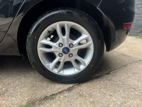 FORD FIESTA FIESTA 1.6L ZETEC 5d AUTO 104 BHP SERVICE HISTORY - 12 MONTHS MOT - U892