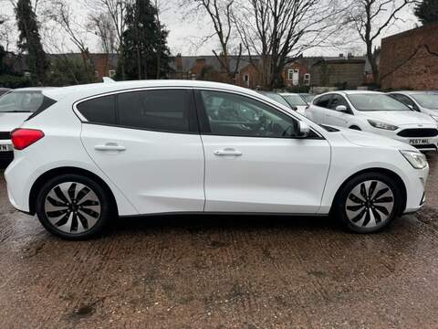 FORD FOCUS FOCUS 1.0T EcoBoost Zetec Hatchback 5dr Petrol Auto Euro 6 (s/s) (125 ps) FULL SERVICE HISTORY - 12 - U897
