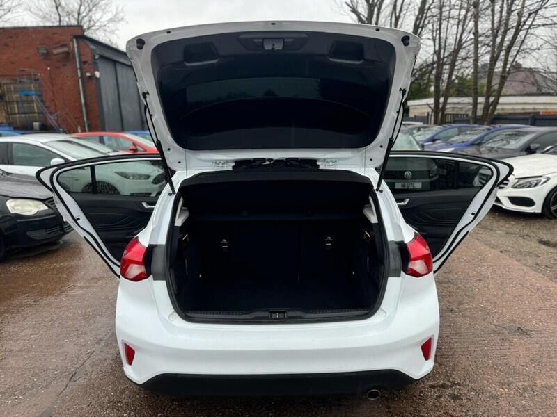 FORD FOCUS FOCUS 1.0T EcoBoost Zetec Hatchback 5dr Petrol Auto Euro 6 (s/s) (125 ps) FULL SERVICE HISTORY - 12 - U897