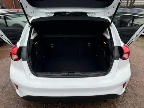 FORD FOCUS FOCUS 1.0T EcoBoost Zetec Hatchback 5dr Petrol Auto Euro 6 (s/s) (125 ps) FULL SERVICE HISTORY - 12 - U897