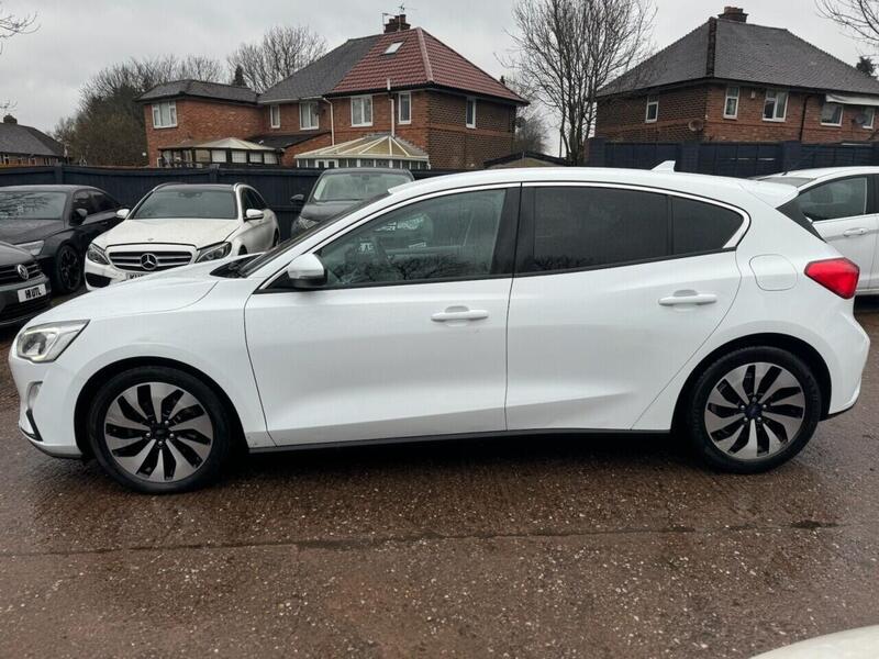 FORD FOCUS FOCUS 1.0T EcoBoost Zetec Hatchback 5dr Petrol Auto Euro 6 (s/s) (125 ps) FULL SERVICE HISTORY - 12 - U897