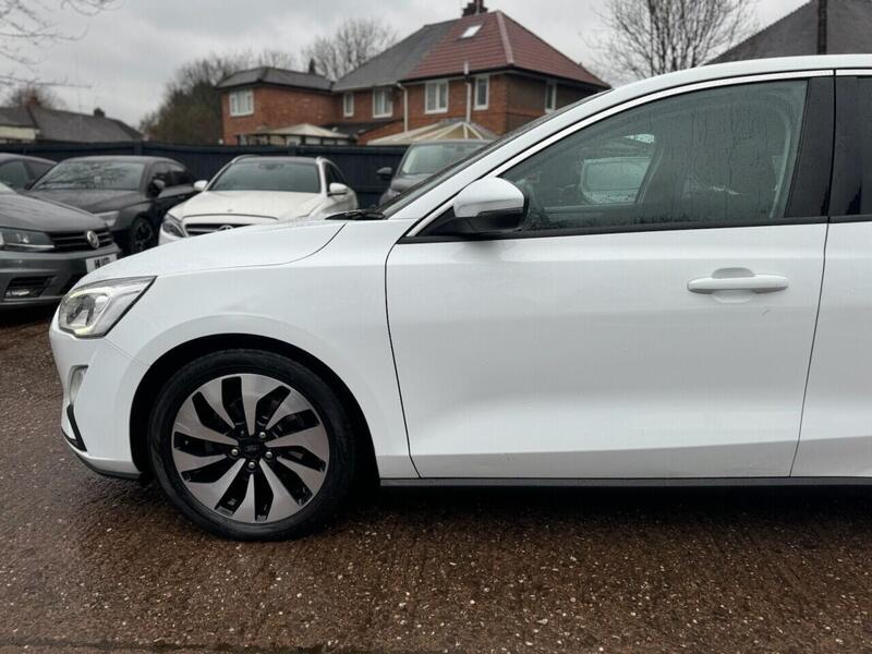 FORD FOCUS FOCUS 1.0T EcoBoost Zetec Hatchback 5dr Petrol Auto Euro 6 (s/s) (125 ps) FULL SERVICE HISTORY - 12 - U897