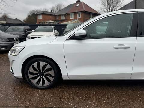 FORD FOCUS FOCUS 1.0T EcoBoost Zetec Hatchback 5dr Petrol Auto Euro 6 (s/s) (125 ps) FULL SERVICE HISTORY - 12 - U897