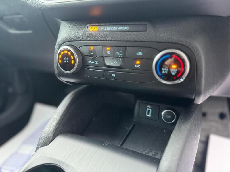 FORD FOCUS FOCUS 1.0T EcoBoost Zetec Hatchback 5dr Petrol Auto Euro 6 (s/s) (125 ps) FULL SERVICE HISTORY - 12 - U897