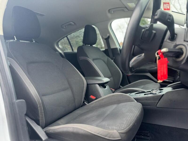 FORD FOCUS FOCUS 1.0T EcoBoost Zetec Hatchback 5dr Petrol Auto Euro 6 (s/s) (125 ps) FULL SERVICE HISTORY - 12 - U897