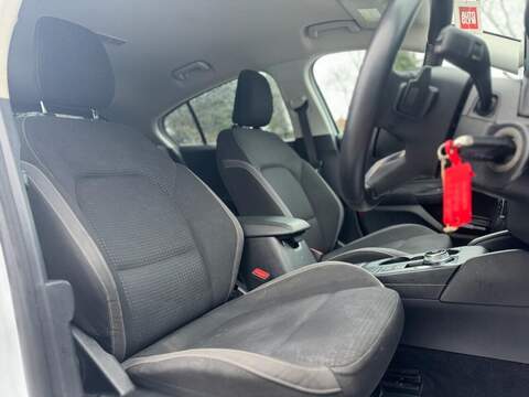 FORD FOCUS FOCUS 1.0T EcoBoost Zetec Hatchback 5dr Petrol Auto Euro 6 (s/s) (125 ps) FULL SERVICE HISTORY - 12 - U897