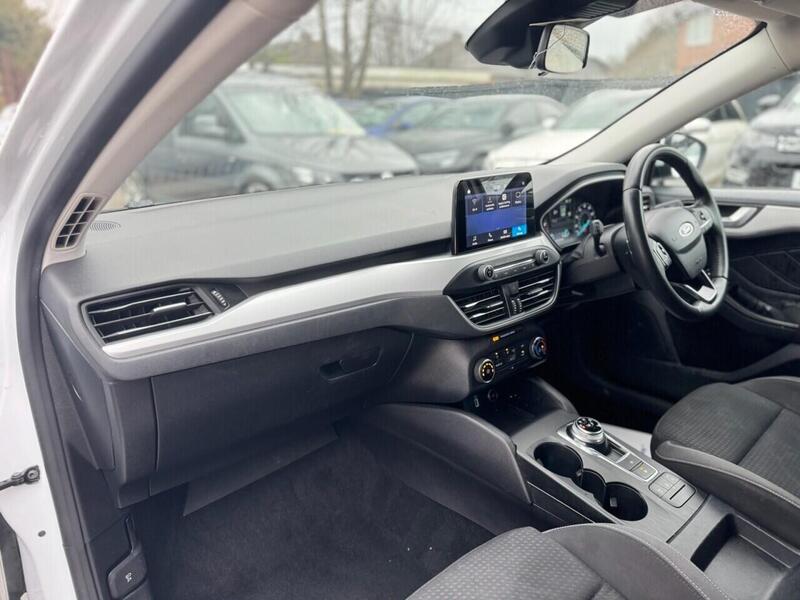 FORD FOCUS FOCUS 1.0T EcoBoost Zetec Hatchback 5dr Petrol Auto Euro 6 (s/s) (125 ps) FULL SERVICE HISTORY - 12 - U897