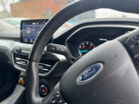 FORD FOCUS FOCUS 1.0T EcoBoost Zetec Hatchback 5dr Petrol Auto Euro 6 (s/s) (125 ps) FULL SERVICE HISTORY - 12 - U897