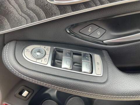 MERCEDES-BENZ GLC GLC 2.0 GLC250 AMG Night Edition (Premium Plus) SUV 5dr Petrol G-Tronic+ 4MATIC Euro 6 (s/s) (211 - U902