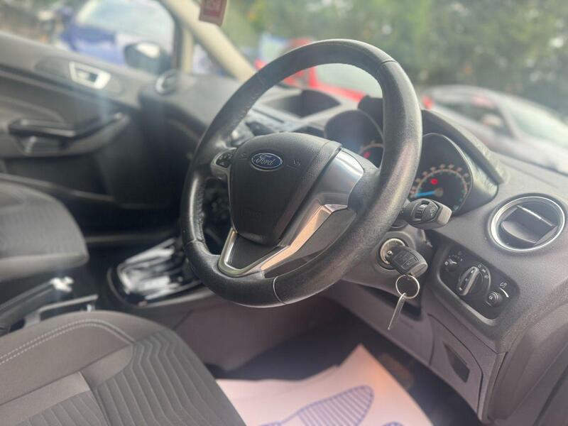 FORD FOCUS FOCUS 1.6L ZETEC CLIMATE 16V 5d AUTO 101 BHP FULL SERVICE HISTORY - 12 MONTH MOT - U916