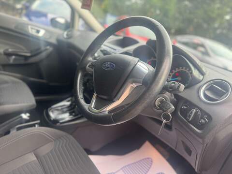 FORD FOCUS FOCUS 1.6L ZETEC CLIMATE 16V 5d AUTO 101 BHP FULL SERVICE HISTORY - 12 MONTH MOT - U916