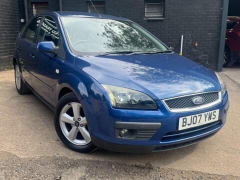 FORD FOCUS FOCUS 1.6L ZETEC CLIMATE 16V 5d AUTO 101 BHP FULL SERVICE HISTORY - 12 MONTH MOT - U916